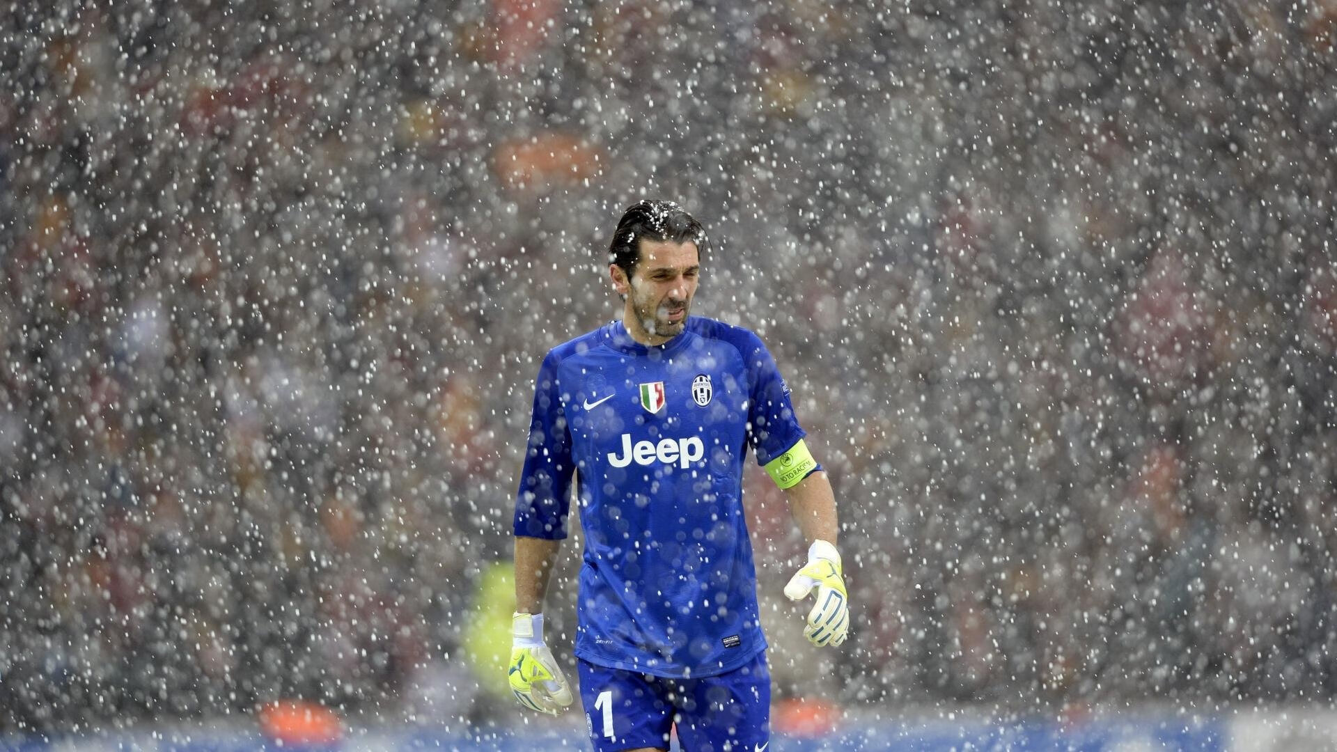 “胡利安·门德斯的脚下技巧与反应速度，助美洲狮队攻占世界舞台”